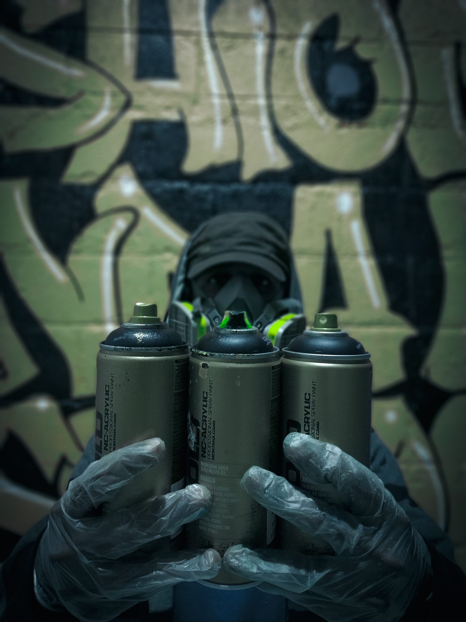 Graffiti_cans_india_artist_montana_gold